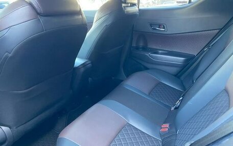 Toyota C-HR I рестайлинг, 2018 год, 1 699 000 рублей, 28 фотография