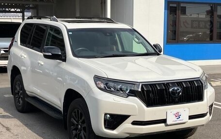Toyota Land Cruiser Prado 150 рестайлинг 2, 2022 год, 5 890 099 рублей, 3 фотография