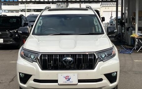 Toyota Land Cruiser Prado 150 рестайлинг 2, 2022 год, 5 890 099 рублей, 2 фотография