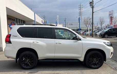 Toyota Land Cruiser Prado 150 рестайлинг 2, 2022 год, 5 890 099 рублей, 4 фотография