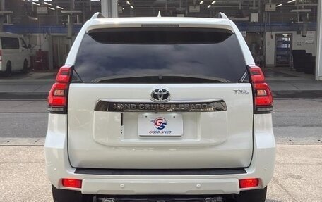 Toyota Land Cruiser Prado 150 рестайлинг 2, 2022 год, 5 890 099 рублей, 6 фотография