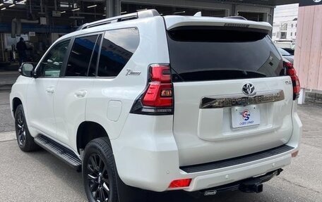 Toyota Land Cruiser Prado 150 рестайлинг 2, 2022 год, 5 890 099 рублей, 7 фотография