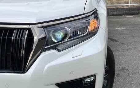 Toyota Land Cruiser Prado 150 рестайлинг 2, 2022 год, 5 890 099 рублей, 10 фотография