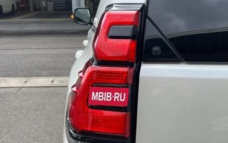 Toyota Land Cruiser Prado 150 рестайлинг 2, 2022 год, 5 890 099 рублей, 9 фотография