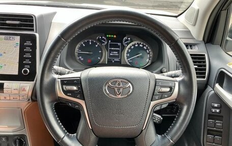 Toyota Land Cruiser Prado 150 рестайлинг 2, 2022 год, 5 890 099 рублей, 12 фотография