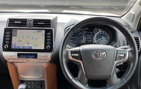 Toyota Land Cruiser Prado 150 рестайлинг 2, 2022 год, 5 890 099 рублей, 13 фотография
