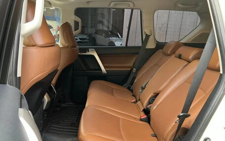 Toyota Land Cruiser Prado 150 рестайлинг 2, 2022 год, 5 890 099 рублей, 27 фотография