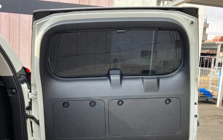 Toyota Land Cruiser Prado 150 рестайлинг 2, 2022 год, 5 890 099 рублей, 30 фотография