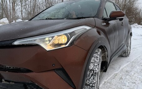 Toyota C-HR I рестайлинг, 2018 год, 1 900 000 рублей, 5 фотография