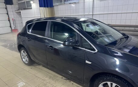 Opel Astra J, 2011 год, 630 000 рублей, 2 фотография