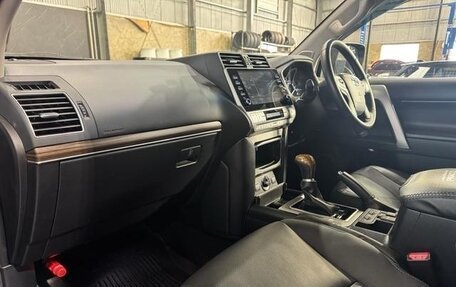 Toyota Land Cruiser Prado 150 рестайлинг 2, 2023 год, 5 790 099 рублей, 11 фотография