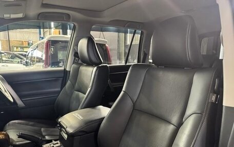 Toyota Land Cruiser Prado 150 рестайлинг 2, 2023 год, 5 790 099 рублей, 26 фотография