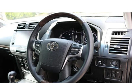 Toyota Land Cruiser Prado 150 рестайлинг 2, 2023 год, 5 990 099 рублей, 6 фотография