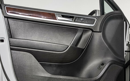 Volkswagen Touareg III, 2015 год, 3 555 000 рублей, 17 фотография