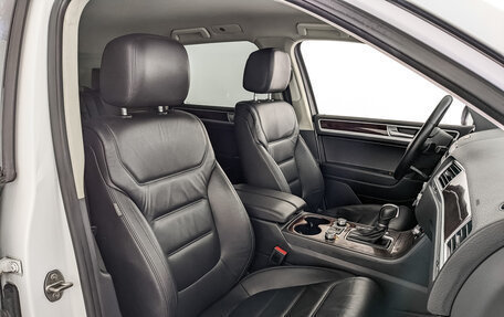 Volkswagen Touareg III, 2015 год, 3 555 000 рублей, 21 фотография