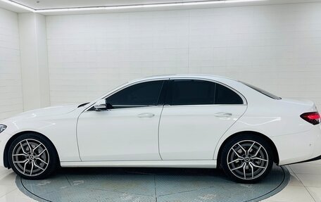 Mercedes-Benz E-Класс, 2022 год, 4 фотография