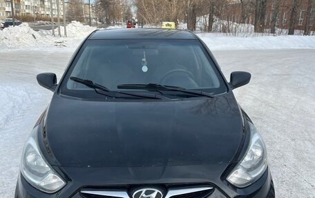 Hyundai Solaris II рестайлинг, 2012 год, 800 000 рублей, 1 фотография