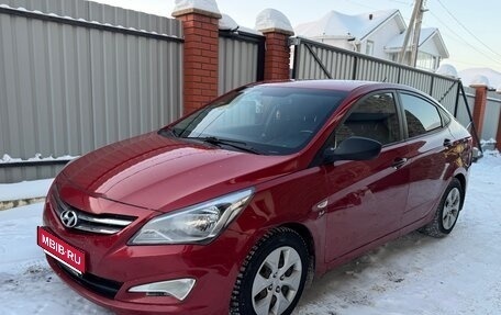 Hyundai Solaris II рестайлинг, 2015 год, 825 000 рублей, 1 фотография