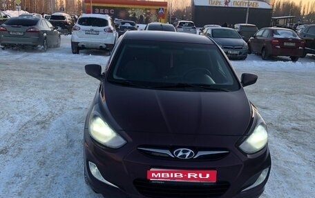 Hyundai Solaris II рестайлинг, 2013 год, 900 000 рублей, 1 фотография