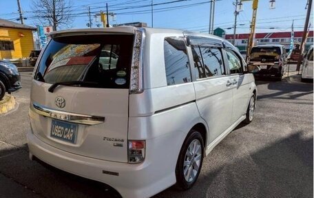 Toyota ISis I, 2011 год, 1 000 000 рублей, 6 фотография