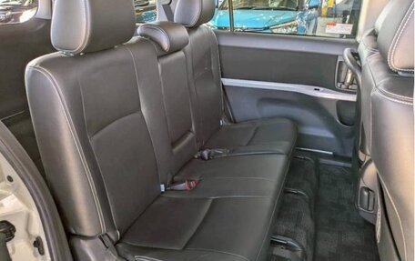 Toyota ISis I, 2011 год, 1 000 000 рублей, 10 фотография