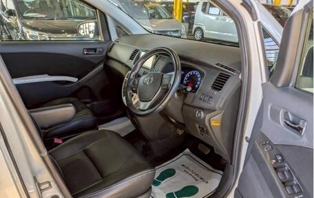 Toyota ISis I, 2011 год, 1 000 000 рублей, 8 фотография