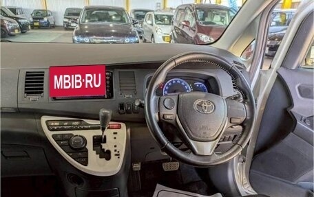 Toyota ISis I, 2011 год, 1 000 000 рублей, 12 фотография