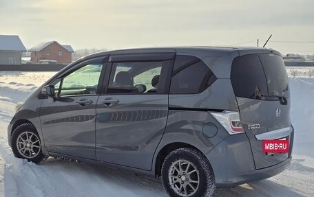 Honda Freed I, 2011 год, 920 000 рублей, 2 фотография