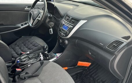 Hyundai Solaris II рестайлинг, 2012 год, 800 000 рублей, 5 фотография