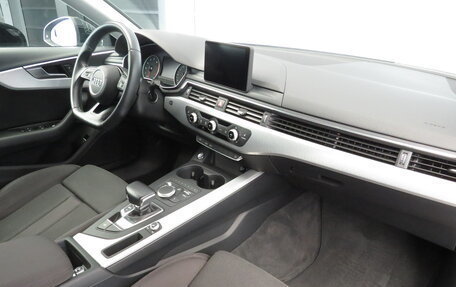 Audi A4, 2018 год, 2 880 000 рублей, 5 фотография