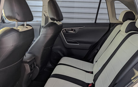 Toyota RAV4, 2022 год, 4 250 000 рублей, 12 фотография