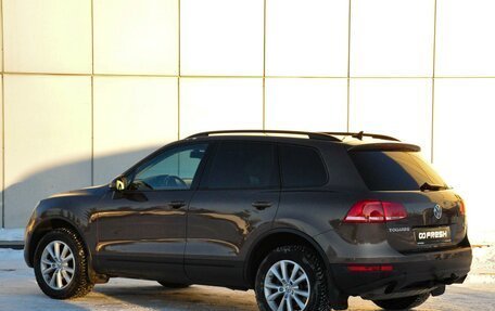 Volkswagen Touareg III, 2011 год, 2 320 003 рублей, 2 фотография