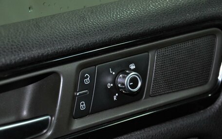 Volkswagen Touareg III, 2011 год, 2 320 003 рублей, 13 фотография