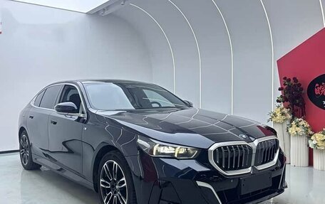 BMW 5 серия, 2024 год, 6 450 000 рублей, 5 фотография