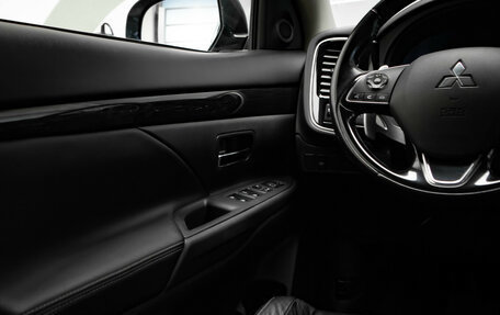 Mitsubishi Outlander III рестайлинг 3, 2016 год, 2 195 000 рублей, 16 фотография