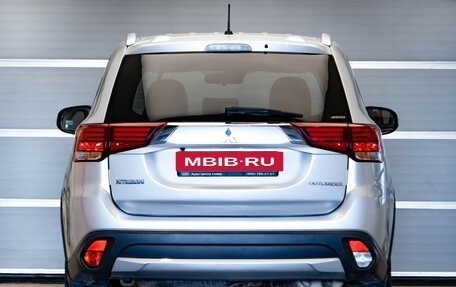 Mitsubishi Outlander III рестайлинг 3, 2016 год, 2 195 000 рублей, 5 фотография