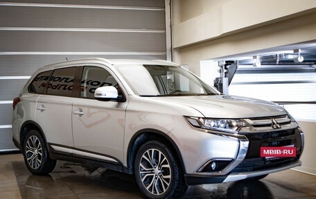 Mitsubishi Outlander III рестайлинг 3, 2016 год, 2 195 000 рублей, 3 фотография