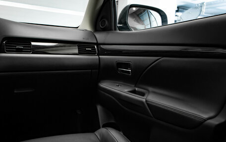 Mitsubishi Outlander III рестайлинг 3, 2016 год, 2 195 000 рублей, 25 фотография