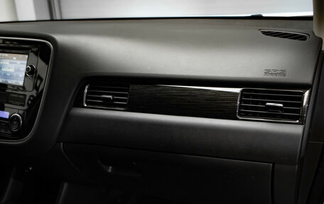 Mitsubishi Outlander III рестайлинг 3, 2016 год, 2 195 000 рублей, 28 фотография