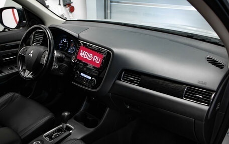 Mitsubishi Outlander III рестайлинг 3, 2016 год, 2 195 000 рублей, 27 фотография