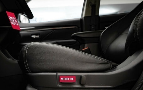 Mitsubishi Outlander III рестайлинг 3, 2016 год, 2 195 000 рублей, 26 фотография