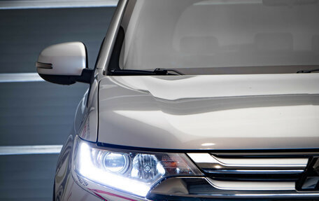 Mitsubishi Outlander III рестайлинг 3, 2016 год, 2 195 000 рублей, 36 фотография