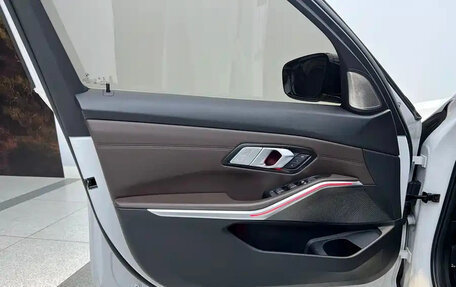 BMW 3 серия, 2022 год, 2 690 000 рублей, 10 фотография