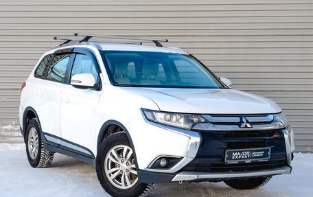 Mitsubishi Outlander III рестайлинг 3, 2016 год, 1 450 000 рублей, 3 фотография