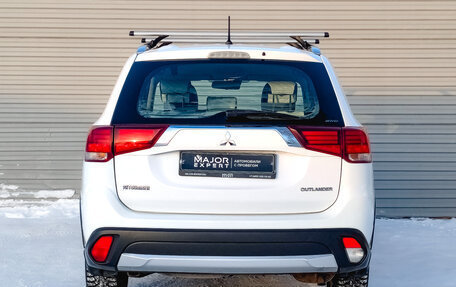 Mitsubishi Outlander III рестайлинг 3, 2016 год, 1 450 000 рублей, 6 фотография