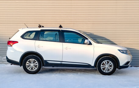 Mitsubishi Outlander III рестайлинг 3, 2016 год, 1 450 000 рублей, 4 фотография