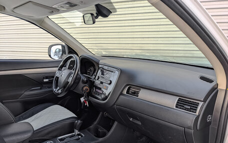 Mitsubishi Outlander III рестайлинг 3, 2016 год, 1 450 000 рублей, 11 фотография