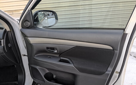 Mitsubishi Outlander III рестайлинг 3, 2016 год, 1 450 000 рублей, 24 фотография