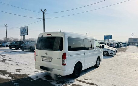 Toyota HiAce H200, 2015 год, 2 629 000 рублей, 6 фотография