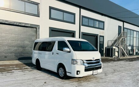 Toyota HiAce H200, 2015 год, 2 629 000 рублей, 8 фотография